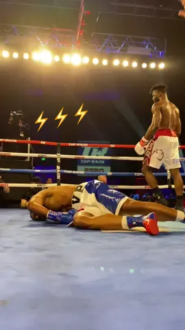 The way he looked at his hands after 😳⚡️ #heavyweightboxing #sports #viralko 