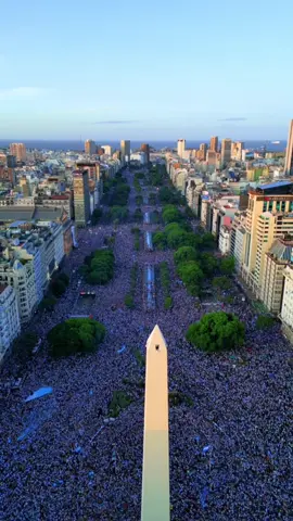 #vamosargentina🇦🇷 #argentina🇦🇷 #cupworld2022 #obelisco #campeones #argentinacampeon #messi_king #copamundial2022 #drone #dronevideo #dronelife #festejo #muchachos 
