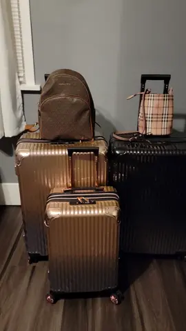 All my bags are packed i'm ready to go! #imreadytogo #allmybagsarepacked #traveltiktok #travellerslife #filam #goodbyeamerica #helloeurope #fypシ #fyp #moving #fyy #itsmeycelle #bye