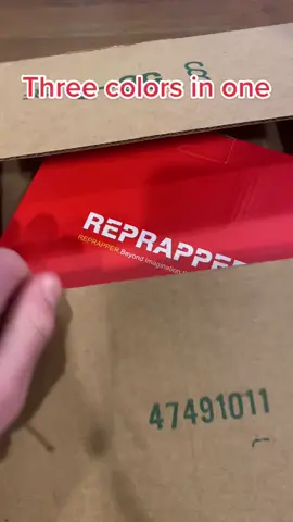 Tricolor 3D printer filament #3dprinting #printtok #practicalprint #3dprint #threecolors #tricolor #filamen #pla #reprapper #reprappertechfilament #unboxing #gifted #redgreenblue #rgb #vase #colorchange 