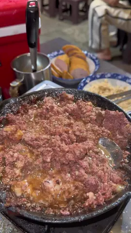 Xôi Bắc nóng hổi với đặc biệt là pate rán tạo lên hương vị riêng.