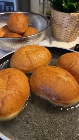 فريكاسي تونسي بعجينة تعمل الكيف خفيفة والبنة مانحكيلكمش👌🏻😋الوصفة بالتفصيل على قناتي في اليوتوب:Sahar MZ #فريكاسي #فريكاسي_تونسي #فريكاسي_تونسي🇹🇳🇹🇳 #فريكاسي_تونسي_محرحر #المطبخ_التونسي #cuisinetunisienne #fricasse #fricassee #fricassé #fricassétunisien🇹🇳😋 #fricassée #fricassés #recette #recettefacile #fyp #foryoupage #foryoupage #foryourpage 