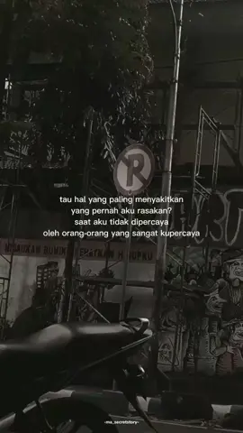 ternyata emang bener ya hal yang menyakitkan itu bukan saat kita disakiti orang-orang disekitar kita tapi yang sangat menghancurkan mental adalah ketika kita percaya kepada orang-orang yang kita rasa akan selalu ada saat kita sudah tidak memiliki apapun tapi nyatanya mereka tidak menganggap kita sejauh itu (: #fyp #fypシ #foryoupage #quotes #quotesaesthetic #quotesoftheday #CapCut 