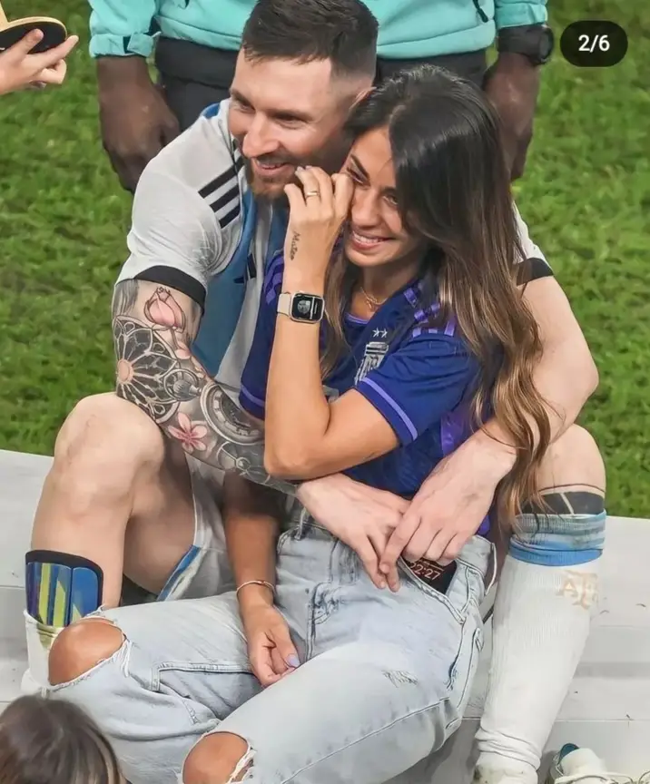 momen kebahagiaan sang istri nangis di hadapan suami yg cintainya begitu penuh cinta kasih sayang setelah argentina juara piala Dunia qatar 2022🇦🇷🏆🥰#argentina🇦🇷 #wourdcup2022 #fyp #pialadunia2022qatar #leomessi #antonellarocuzzo 
