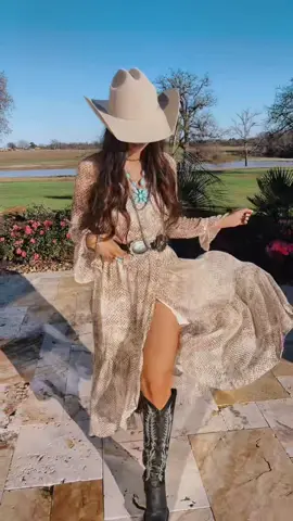 Gringo Maxi💃🏻 #gringo #oldgringo #westernmaxi #westernfashion #westernphotoshoot #photoshoot #westernattire #westernoutfit #westernengagement #westernphotoshootoutfit #westernoutfitideas #outfitideas #maxi #westernfashioninfluencer #fashion #OOTD #fyp #viral #cowgirlsoftiktok⚡️ 