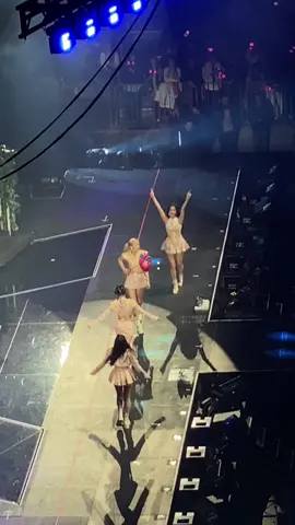 Best memory ever 💗 #blackpink #blackpinkinyourarea #blink #blackpinkedit #rosé #lisa #jennie #jisoo #bornpink #bornpinktour #blackpinkconcert #foryou #fy #fyp #foryoupage #viral #fypシ #fürdich #thehappiestgirl #pcd #blackpinkcologne 
