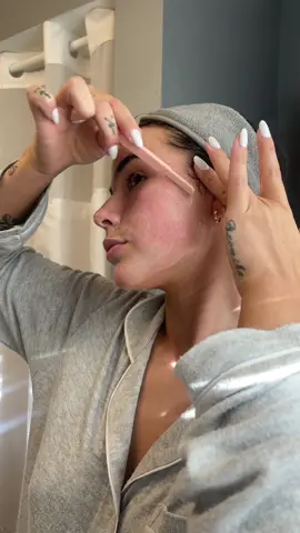 I said what I said😘 #faceshaving #smoothskin #shavingtips #glowyskintip #makeupapplication #peachfuzzremoval #silkyface #makeupprep #facerazor #fyp #cleangirl #thatgirlroutine 