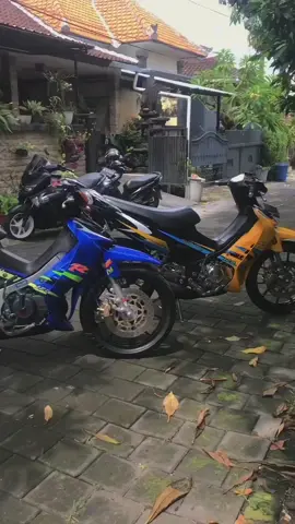 STRIPING STIKER SUZUKI SATRIA 120 R READY YA GAES YA #suzukisatria #suzukisatria2takindonesia #satria2tak #satriahiu2tak #satriahiumalaysia #satriahiuindonesia 