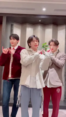 &TEAM×8LOOM 2人がMelody踊ってくれました🐺22時最終回宜しくお願いします！ @&TEAM #andTEAM #YUMA #JO #メロディチャレンジ #君の花になる #8LOOM #ブルーム #山下幸輝 