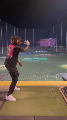 This is too smooth 🤯🔥 #snappygilmore #topgolf 