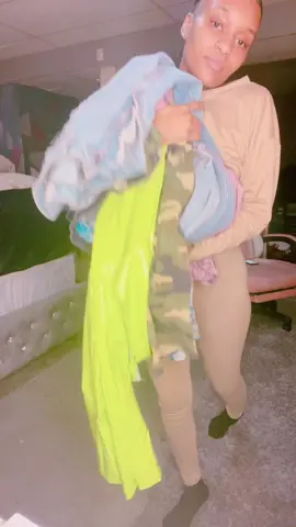 First time thrifting ☺️ #dmvthrifting #dcvintage #thriftcommunity #haul #thrifthaul #thrifting #thrifttok #thriftedfashion #vintage #goodwill #thriftstore #firsttimethrifting #fashion #fyp #contentcreator #influencer #foryoupage 