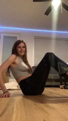 Waiting for my friend to stop jerking his beef  @Timmy_buckets 