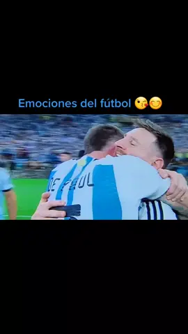 Tod@s amamos a Messi 🥰😁🤗🇦🇷⚽️#meme #fyp #messi #rodrigodepaul #Kiss #emoción #argentina #campeon #felicitaciones 