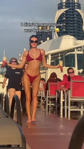 I LOVE THEM😂 help me find these hype women!!👏🏻 #besties #hype #vacation