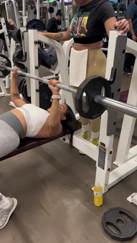 You deserve to take up space, lift those weights and be the bad ass woman you are 💋 #womenwholift #Fitness #motivation 