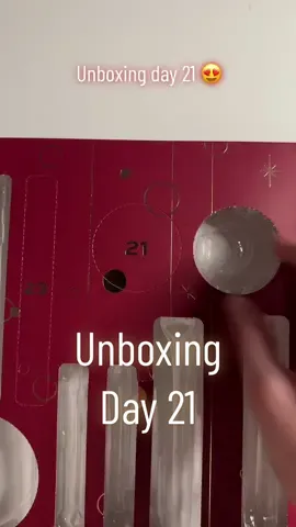 Trying to get that out was SO hard🤦🏼‍♀️ hope you enjoyed day 21‼️🎁 #asmrmakeup#asmrtingles#asmrchristmas#asmr#fyp