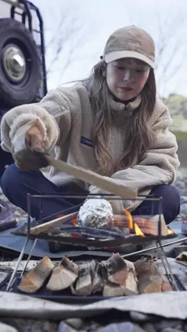焼きリンゴ🍎 焼きすぎて焦げちゃったけど味は美味しかったです！シナモンたくさん入れるのが個人的に好み☺️ #camp #camping #キャンプ #キャンプ部 #アウトドア部 #料理 