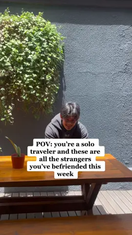 But isn’t solo travel lonely?! guess not. Also hi @phillipqvu. He became my roomie for a week #solotravel #traveltiktok #southasiantiktok #capetowntiktok #relatable #travelbelike #travelblogger #traveltok 