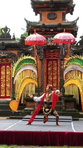 Tari Remo adalah salah satu tarian untuk penyambutan tamu yang ditampilkan baik oleh satu atau lebih, Remo berasal dari kata Reyoge Cak Mo. Tarian ini berasal dari Jombang, Provinsi Jawa Timur.  sumber : Wikipedia https://id.m.wikipedia.org/wiki/Tari_Remo  #Tariremo #jatim #jawatimurlewat #jawatimuran #jawatimurhits #nganjuk #nganjukkotaangin #nganjuk_jawa_timur #nganjukviral #wamen #SarimiIsi2LebihEnakBray #fyp #fypシ #infoseputarnganjuk #nganjukkotaanginjawatimur #nganjukhits #budaya #budayaindonesia #budayajawa 