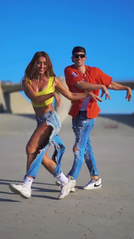 What’s everyone thinking of Wednesday?! 😜 I’m obsessed #shuffle #footwork #HolidayOREOke 