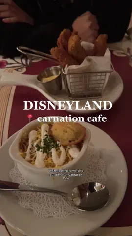 What we ate at Disneyland 🏰 Need to go back to carnation cafe for the pickles & chili 😋 #carnationcafe #disneyland #whatiateatdisneyland #disneylandfood 