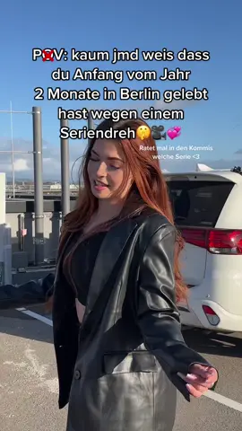 Ps: die Serie wird jetzt gestreamt es sind schon mehrere Folgen draußen🫢🎥🫣  war nur Tanz und Dauerkomparsin aber war ne mega geile Erfahrung!!❤️🤝🏻 #girlssupportgirls #fy #serie #dreh #schauspielerin #schauspiel #casting #seriendreh #set #berlin #fyp 