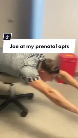 My OB walked in and saw Joe doing this hahahahah 😂 37 weeks on Saturday and we are SO excited! #prenatalappointment #funnyhusband #3rdtrimester #bestdadever 