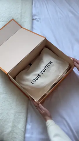 I GOT MY DREAM BAG ✨✨ ✨              Christmas gift to myself #christmasunboxing #louisvuitton 