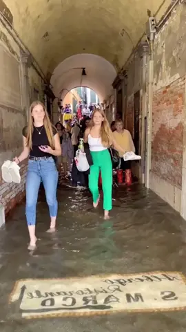 #venice #tiktokvenezia #italy #acquaalta #visit  🎥 @maruijun123 