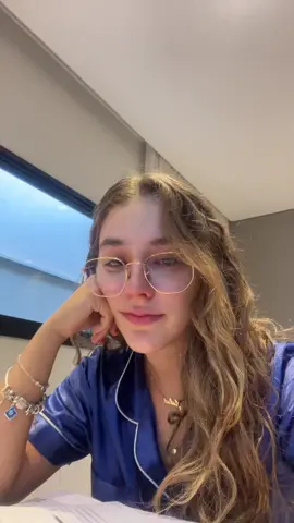 vídeo totalmente clichê mas que mostra um pouquinho da minha felicidade. a frase “o que é teu ta guardado” nunca me pareceu tão real! não desista dos seus objetivos. #vestibulando #medicina 