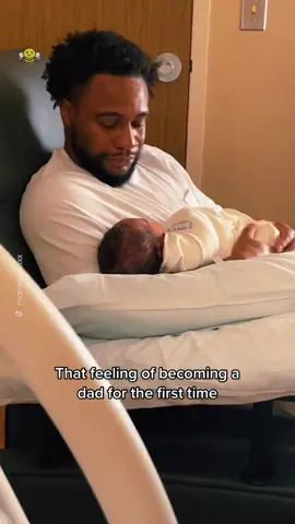 The moment his life changed forever ❤️ #fyp #foryoupage #dadsoftiktok #firsttimedad #newborn #newparents 