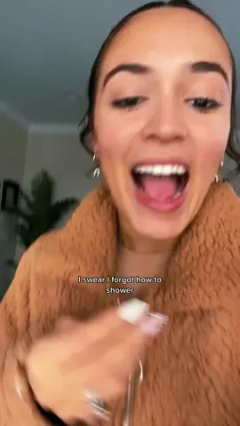 now i just hope and pray that the soap is gone 😂 #inlaws #softwater #hardwater #latina #storytime #relatable #holidays #family #familia 