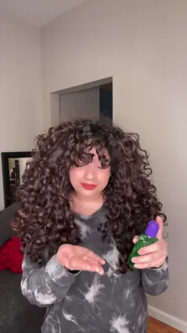 I woke up today I’m Winnnnning  #curlyhaircheck 