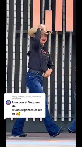 Replying to @tepe_tacos_pomona 💃💃👢👢#HolidayOREOke #parati #foryou #foryoupage #fyp #dance #folkloremexicano🇲🇽❤️ #elvaquero 