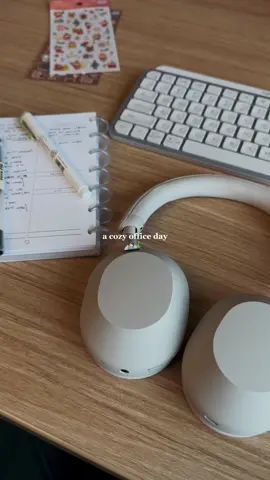 Finally got the MacBook dock from @Grovemade, I have a surface laptop but it’s still perf for my cozy desk setup 🥹 also, I moved desks to be by the big window and I love it so much!! Can’t wait to add more grovemade stuff to my setup! #grovemade #grovemadecreator #desksetup #cozy #sonywh1000xm5 #productivity #workwithme #cozyvibes #fyp #fypシ #videodiary #cozymorning #morningroutine #aesthetic #asana @asana @poiandhun 