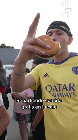Repartiendo comida gratis en la calle #yulay #cdmx #solidaridad 