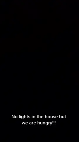 #nolights #blackout #buffalony #winter #winterweather #buffalo #wny #snowstorm #buffalofoodotaku #電気なし #candles #candlelight #キャンドルライト #christmas #cooking 