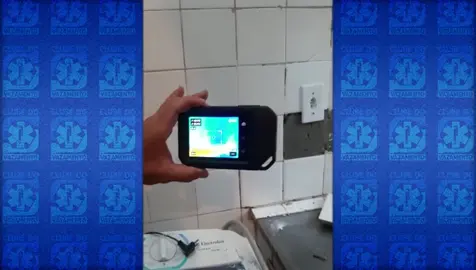 Para saber mais sobre Detecção de Vazamentos clique no link a seguir: https://vazamento.club 💧 Este vídeo criado pelo Davi Capua está apresentando a termografia aplicada na detecção de vazamentos. No vídeo, ele nos mostra um vazamento encontrado na tubulação de água quente do banheiro de um apartamento, próximo ao misturador de água.  💧 Você pode observar como é possível mapear e ver a rede de água facilmente pela câmera termográfica, além de ver o local exato do vazamento de água. Veja em nosso canal mais vídeos de assuntos assunto de: 💧 Como solucionar vazamento água 💧 Como acha vazamento água 💧 Caça vazamento porto alegre 💧 Vazamento de Água em Apartamento 💧 Vazamento de Água em Condomínio 💧 Caça Vazamento em Porto Alegre 💧 Vazamento no banheiro 💧 Como mapear a rede hidráulica 📣 Você está com problemas de vazamento de água? Acesse agora a página da Cristal Leak  Soluções Hidráulicas e solicite um orçamento. Estamos prontos para atender e solucionar o seu problema!  ▶ Acesse: https://vazamento.club/profissional/c... A GLDS é a patrocinadora número um do Clube do Vazamento e através dessa parceria, ela disponibiliza os melhores equipamentos do mercado para detecção de vazamentos por métodos não destrutivos, além de cursos de capacitação para você começar com tudo que precisa saber sobre vazamento de água e infiltrações. Por isso, nós do Clube do Vazamentos indicamos a GLDS, com ela você tem a garantia de conhecimento, técnica, equipamentos de última tecnologia e assistência técnica 24h. Quem se especializa em Detecção de Vazamentos com Geofone, além de ganhar dinheiro com seu próprio negócio, ajuda famílias e empresas a reduzir o custo da conta de água, sanando o desperdício de água e ajudando o meio ambiente. Sem Água Não Dá Pra Viver! Para conhecer mais sobre a nossa patrocinadora GLDS, acesse: https://glds.com.br 🔷 COM A GLDS APRENDE TUDO SOPRA CAÇA VAZAMENTOS, VEJA OS CURSOS OFERECIDOS: ▫️ CURSO INTRODUÇÃO AO CAÇA VAZAMENTO ▫️ CURSO GLDS DE CAÇA VAZAMENTOS NÍVEL 1 ▫️ CURSO GLDS DE CAÇA VAZAMENTOS POR VÍDEO INSPEÇÃO NÍVEL 2 ▫️ CURSO GLDS – O USO DA TERMOGRAFIA NO CAÇA VAZAMENTO E INFILTRAÇÕES ▫️ CURSO GLDS – INTRODUÇÃO AO CAÇA VAZAMENTO EM PISCINAS