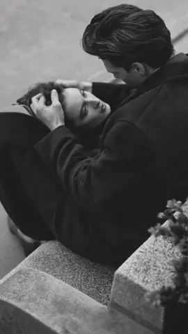 لو سمحت بنظرتك وامهلتني ‏ أحضن عيونك بقلبٍ ما نساك  ‏ لو نظرت بعين قلبك شفتني ‏ ما معي مخلوق يستاهل غلاك ‏ ليتك من الحبّ ما خوفتني ‏ كان أعيش الفين عمر في رجاك ‏#محمد_عبده #خالد_الفيصل #abdu #ابونوره #فنان_العرب #foryou #fyp #غزل #اقتباسات #حب #اكسبلورexplore #اكسبلور 