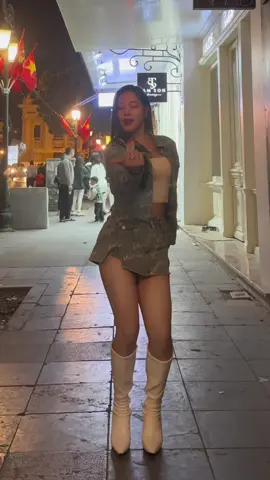 Ở đâu đây ạ ? #trangnami #luuhuyentrang #ngumotminh 