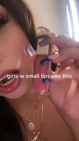 Frfr so plumped after👌🏻💋#fypシ#fyp#lipplump#smalllips#lipgloss#makeup#makeuplips#makeuptutorial#plumpedlips👄 