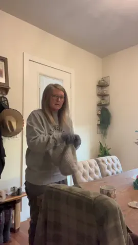 Its a Christmas miracle 🎅🏼♥️ #morningroutine #chickensoftiktok #DailyRoutine #dailyvlog #pov #fyp #christmasmorning 