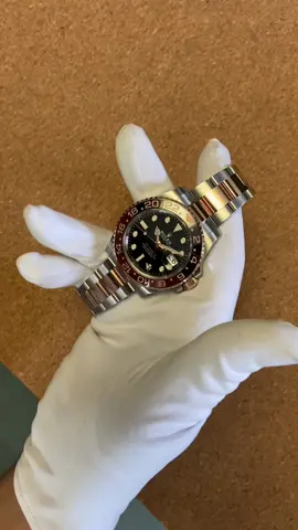 We hope you had a wonderful Christmas Eve 🎄 In case you need an idea for your next wish list 🎁 The Rolex GMT Master II “Rootbeer” 🤎#chrono24 #rolex #luxury #luxurylife #watches #rootbeer #gmtmaster2 #fyp 