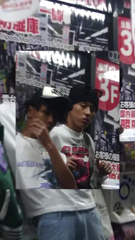 dreamcast⁺˚⋆｡°✩₊ . . . . . . . . . ##streetwear##fashion##fashionstyle##fashioninspo##streetwearfashion##streetweardaily##streetwearstyle##fashionreel##reels##reelsinstagram##reelsvideo##tokyofashion##tokyo##shinjuku#nightphotography