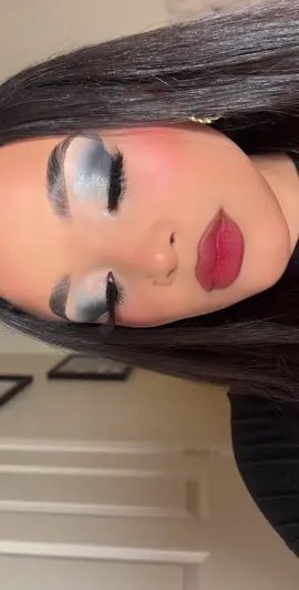 the perfect glam for New Years 🥰✨#glam #makeup #makeptutorial #glittereyeshadow #maquillaje #fyp #nyemakeup 