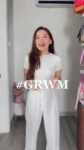 Another series of #grwm look hari ini casual yet comfy💙🤣. Cuaca belakangan ini lagi serinf mendung & dingin banget yahh #OOTD #gayadirumah #gayaditiktok #outfitideas #outfitinspo #fashiontiktok #fashioninspo #fashiontok #foryou 