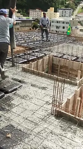 concretagem de laje #concretagem #pedreiro #edifio #predio #contrucaocivil #énois #obra #ultimalaje 
