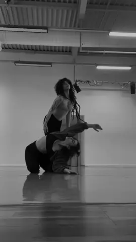 -contactimprovisation- #contemporary #dance #improvis #improvisacion #contact 