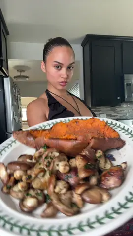 From log to table ! Shiitake mushies grown by yours truly 🪵🍄 ( clearly new to voice overs lol) #fyp #farmtotable #mushrooms 