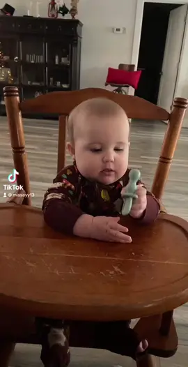 Never ending cycle 😅#babiesoftiktok #babytok #feedingtime #babyfood #sahm #sahmlife #sahmomsbelike #sippycup #strawcup #6monthsold #CODSquadUp 